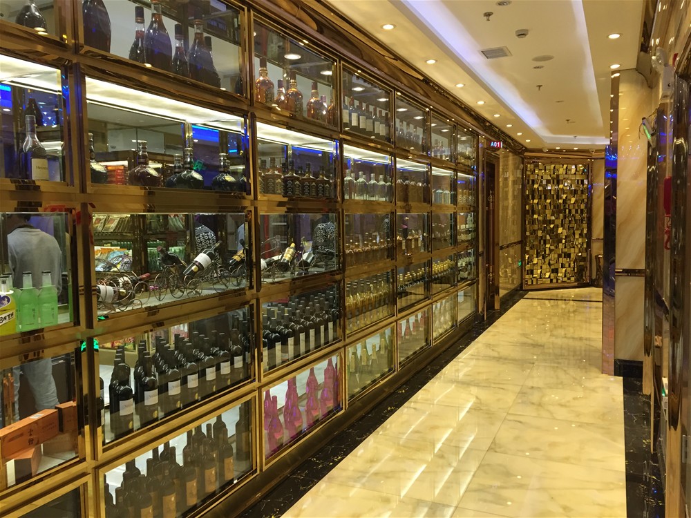 昆明喜临门量贩式KTV工程所有接纳永利中国瓷砖微晶石产品铺贴