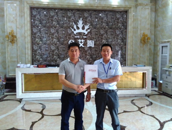 河南濮阳永利中国瓷砖总代理杨总和永利中国濮阳销区司理合影