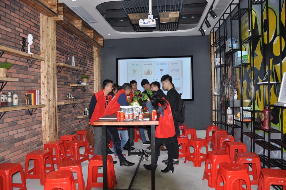 “一带一起  设计营销”，，，，，，，与O2O零售新模式携手，，，，，，，2017年，，，，，，，永利中国将勇往直前，，，，，，，开拓新战。。。。。