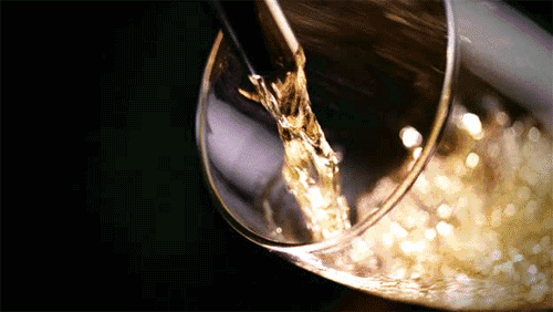 红酒不但仅是一杯佳酿这么简朴，，，，，，，，它所意味的更是一种臻纯曼妙的生涯境界。。。。。。而瓷砖，，，，，，，，也需要细细品味，，，，，，，，才华真正读懂它。。。。。。9月20日，，，，，，，，陶瓷一线品牌永利中国瓷砖潮安专卖店邀您配合开启一场优雅人生的品味之旅。。。。。。