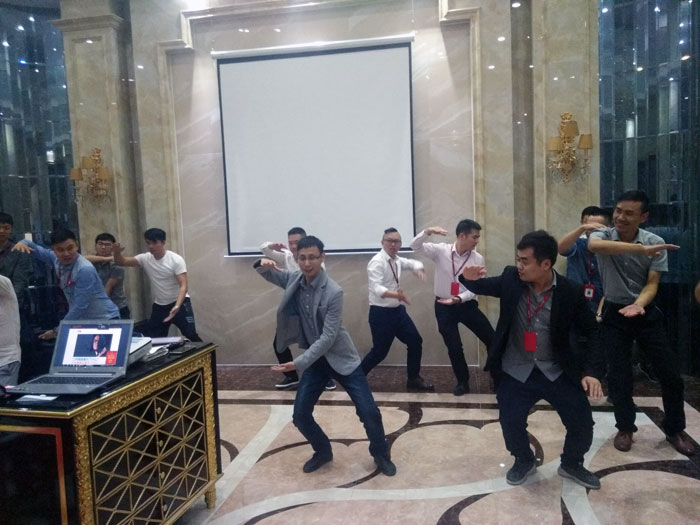 2017年11月2日晚，，，，，生命不息，，，，，学习不止永利中国法定学习日，，，，，11月全公司职员学习会圆满竣事，，，，，一起分享《干法》，，，，，乐于事情，，，，，开心生涯，，，，，纵然在灾祸中，，，，，只要拼命事情，，，，，就能带来难以想象的好运。。。。。。过好每一天，，，，，就是乐成之道！