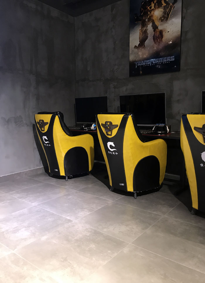 永利中国现代仿古砖案例:别说了，，，，，，，，一起去这个1000方的网咖开黑！